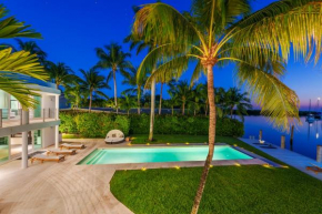 Exquisite Waterfront Villa in Key Biscayne